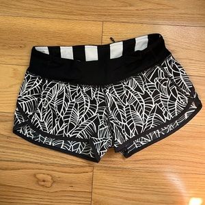 Lululemon speed short black and white leaf print